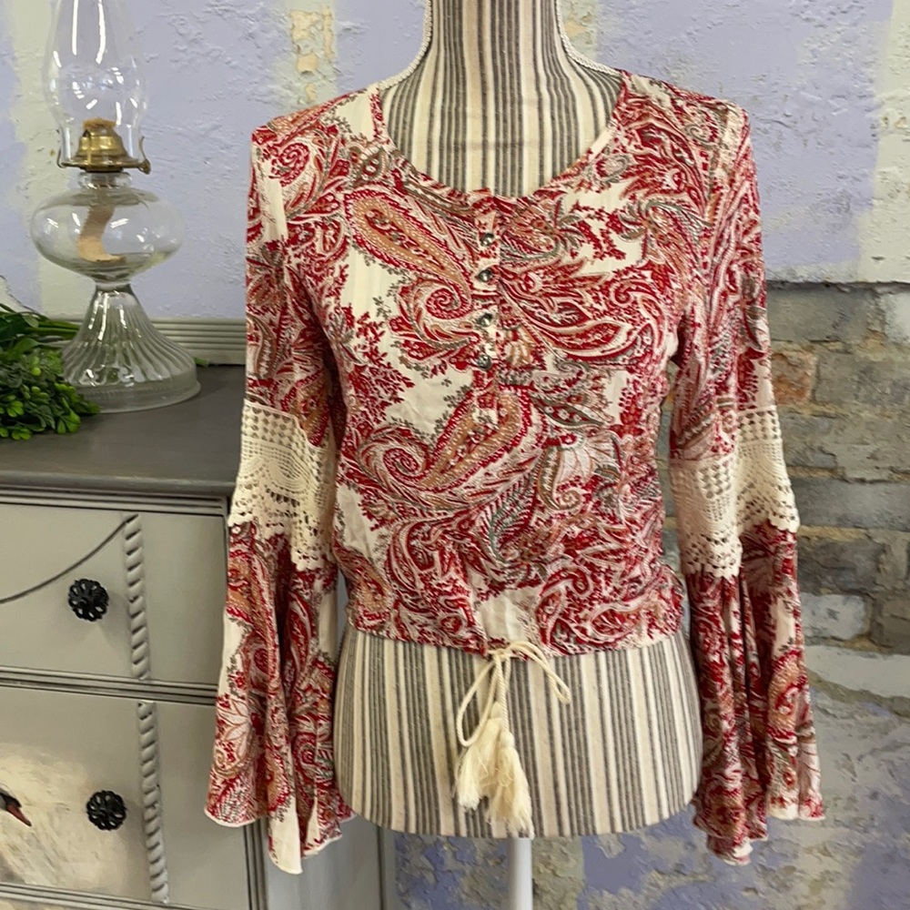 Kendall + Kylie size small blouse